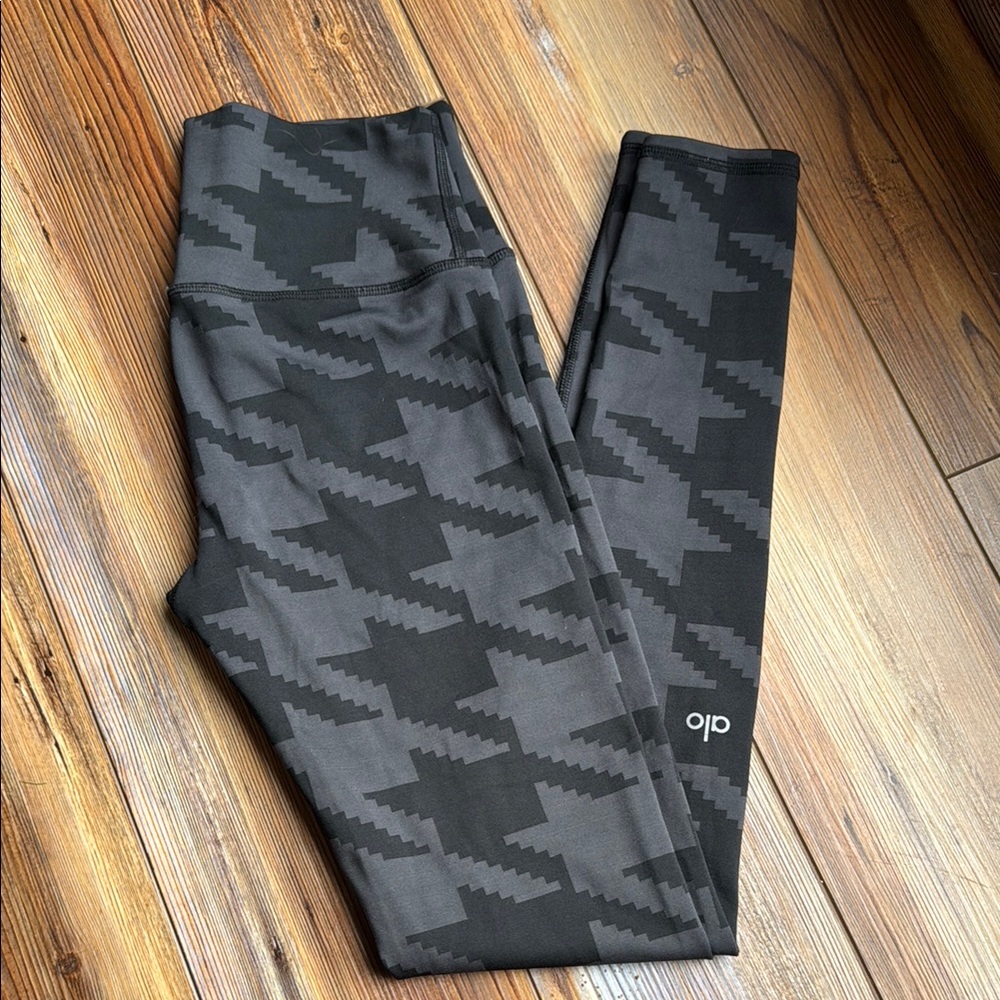 ALO Yoga Black and Gray Patterned Leggings
